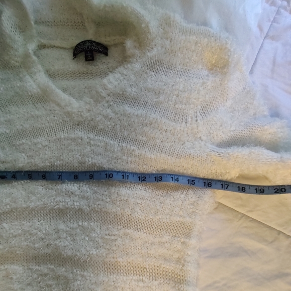 Almost Famous fluffy, shaggy white hooded tunic sweater. Size large. - Picture 6 of 10